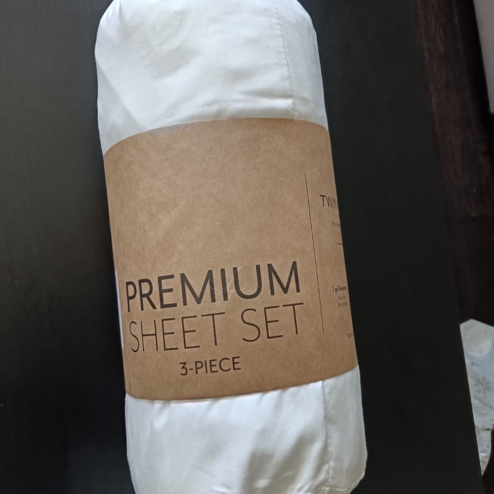 Elegant White Sheet Set - 3-Piece